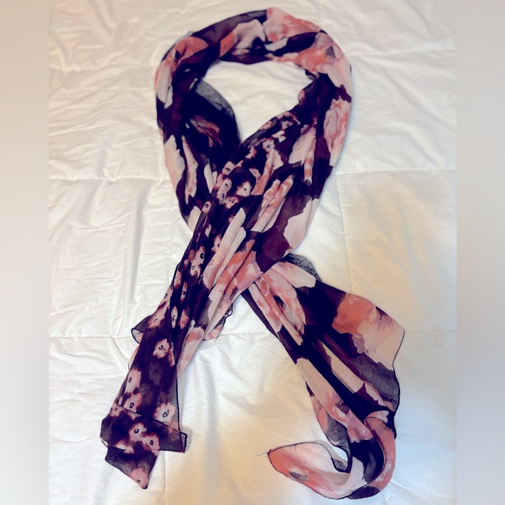 Floral scarf with lace